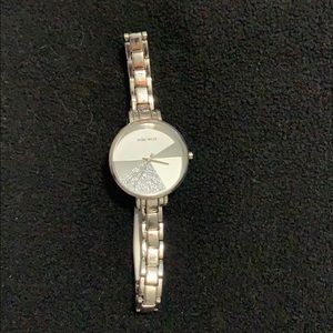 Women watch ninewast